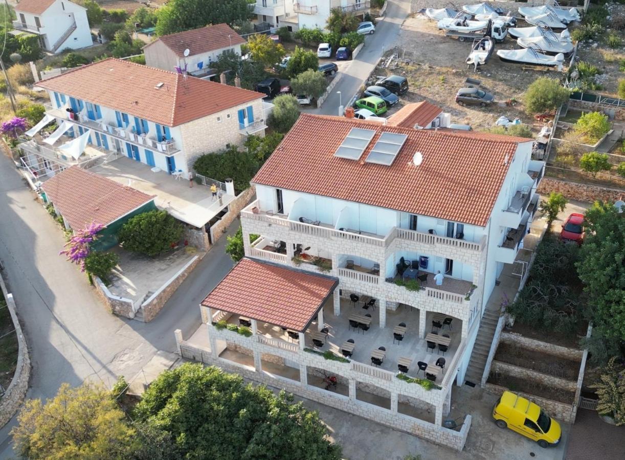 Pansion Braco Bed & Breakfast Zavala Ngoại thất bức ảnh